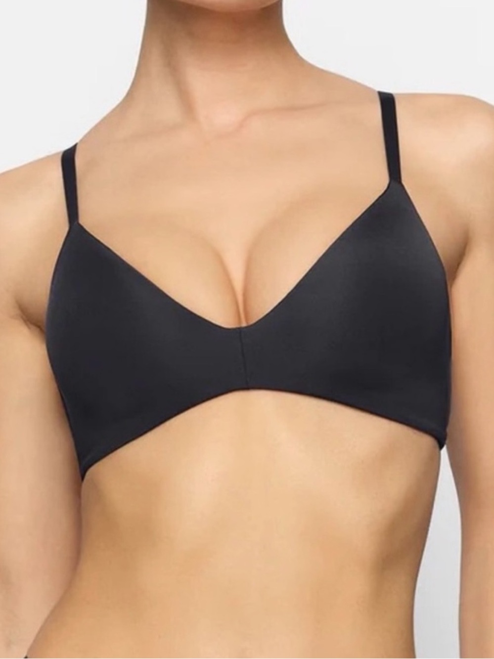 NWT Skims Wireless Form Push-Up Plunge Bra